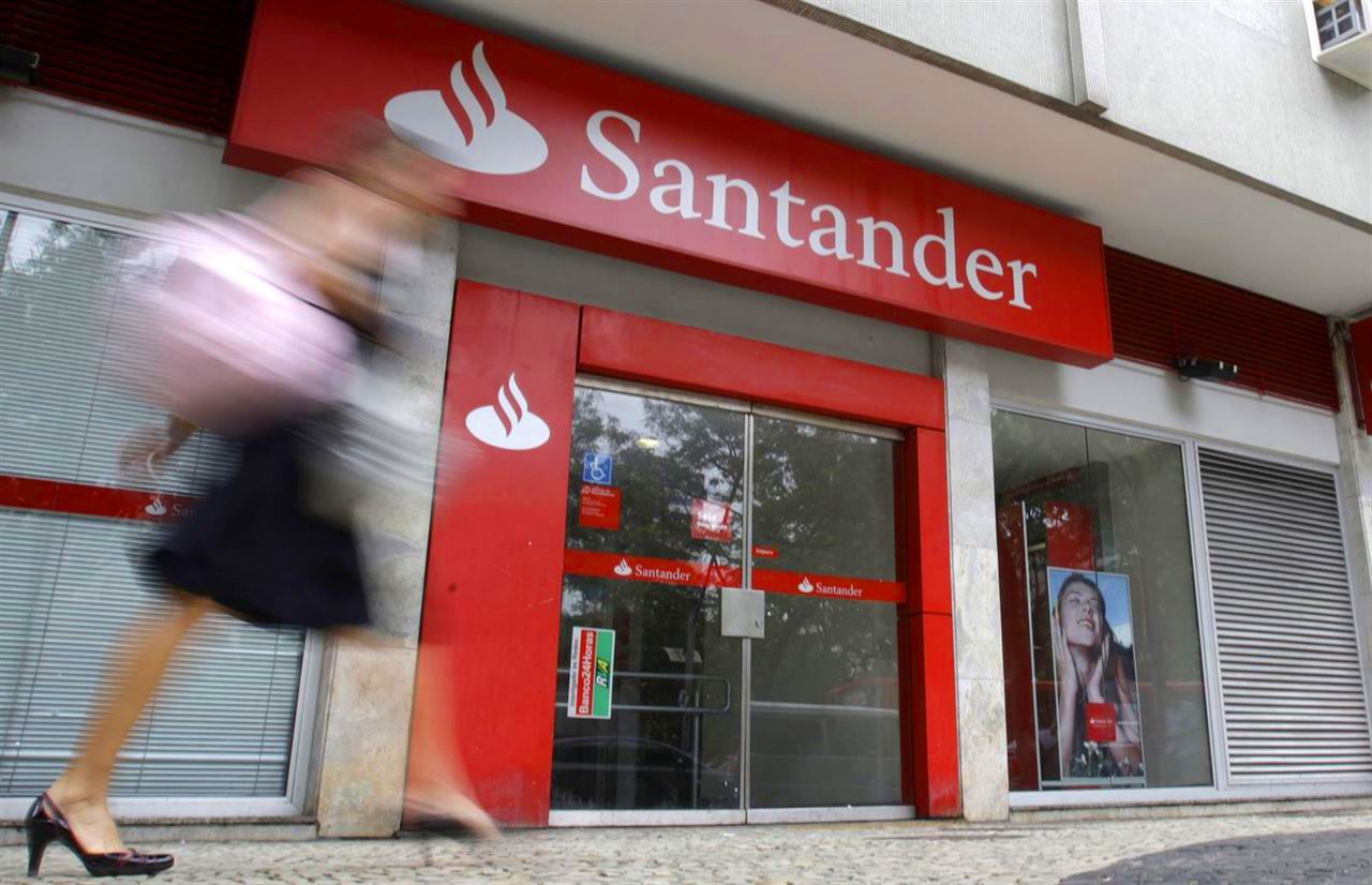 Cómo contactar con Santander: banca móvil, teléfono y horarios