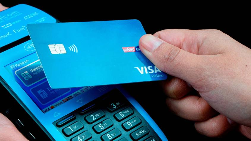Transbank en el ojo del huracán: Debate sobre su nueva propuesta tarifaria