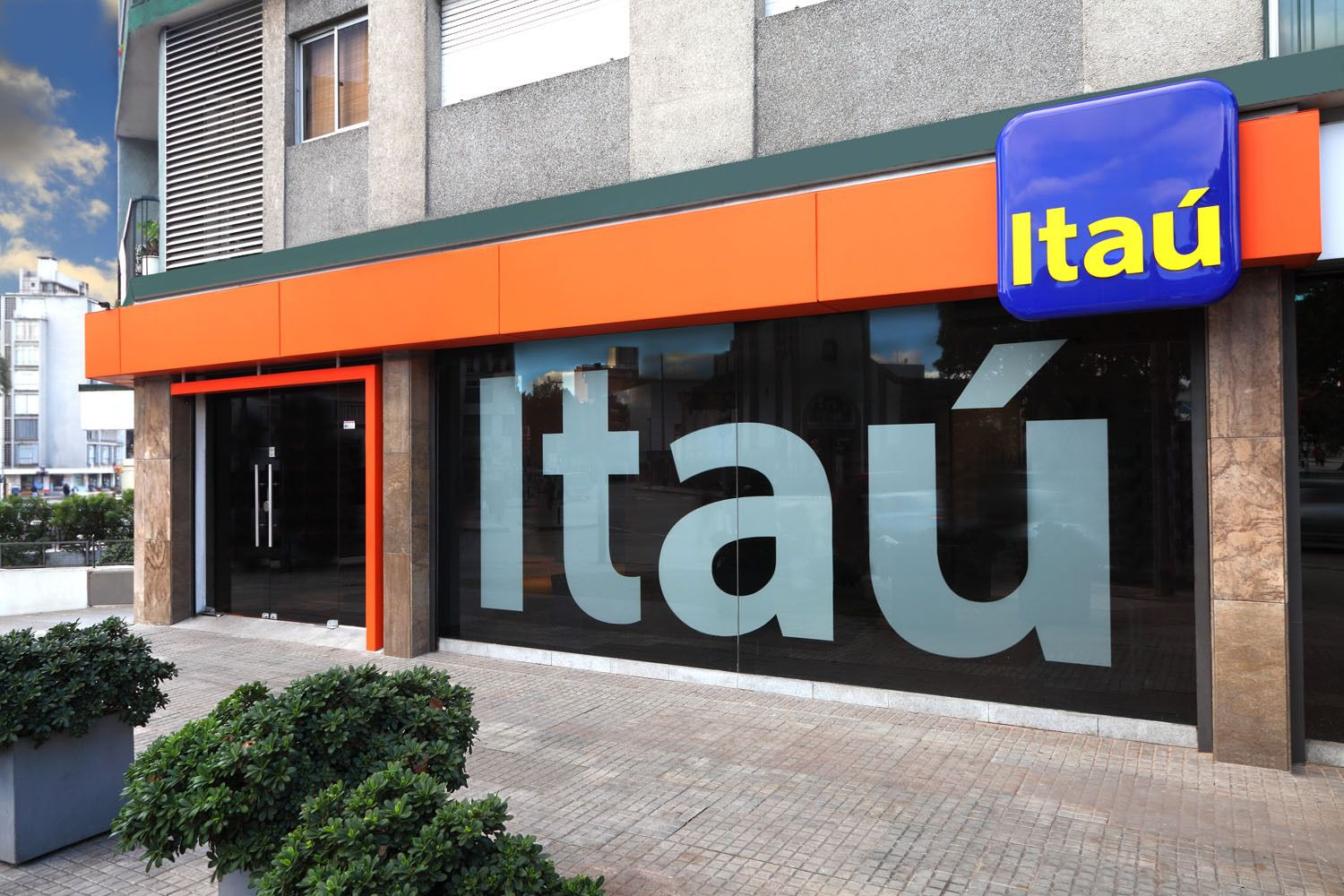 Itaú lidera, pero BancoEstado sorprende en el ranking bancario latinoamericano