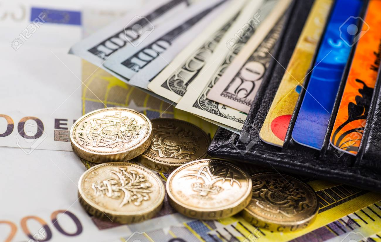 Tarjeta de crédito vs Crédito de consumo: ¿Cuál elegir para tus compras?