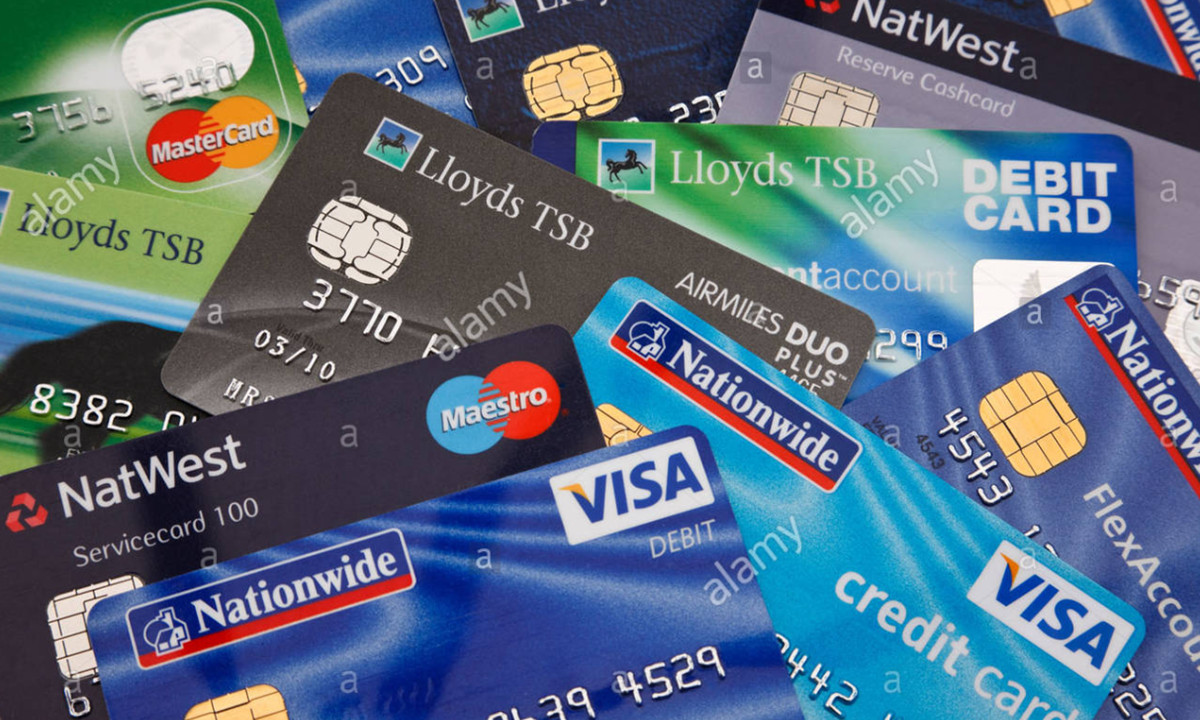 ¿Cuánto debería ser el pago mínimo de las tarjetas? CMF inicia consulta pública