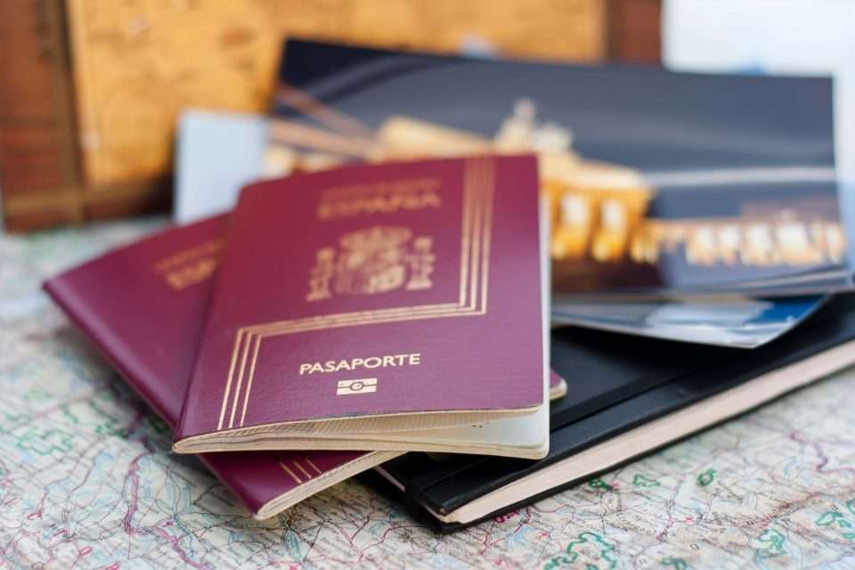 ¿Puedes abrir cuenta bancaria en España solo con tu pasaporte?